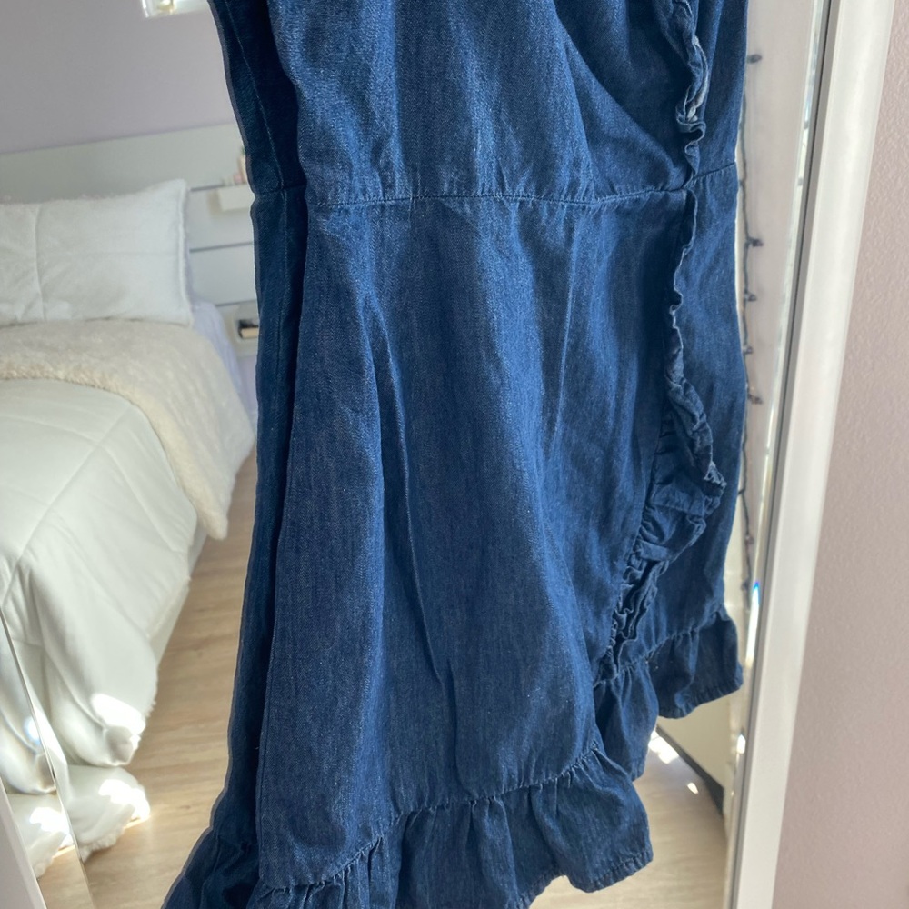 BDG NWT Denim dress. Super cute, didn’t fit me. Size XS. - Picture 5 of 8